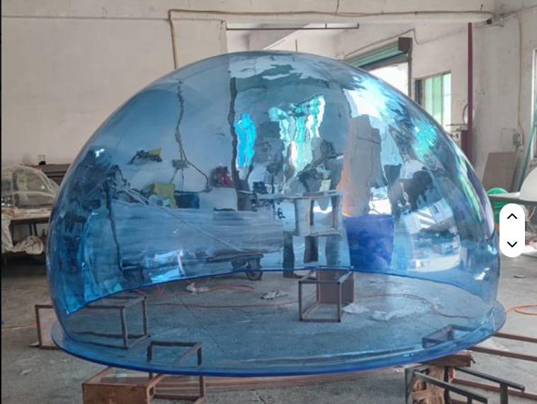 智能展柜产品，玻璃门设计，内置LED照明系统，现代科技感，白色背景，专业拍摄